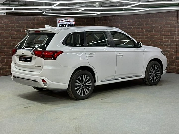 Mitsubishi Outlander, 2022г, передний привод, вариатор