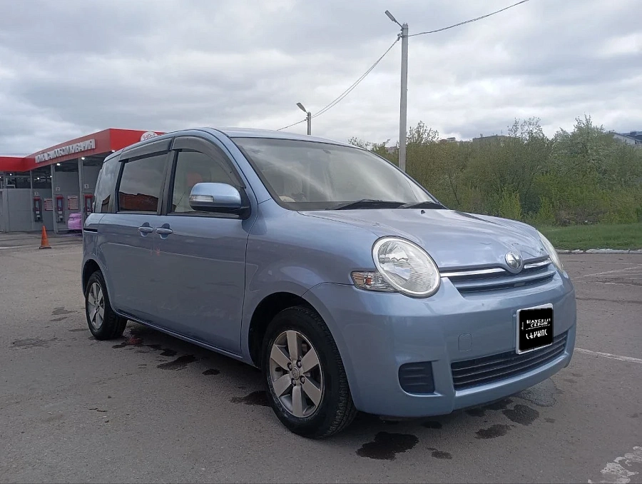 Toyota Sienta, 2013г., передний привод, вариатор