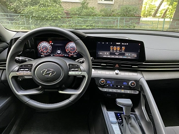 Hyundai Elantra, 2022г, передний привод, автомат