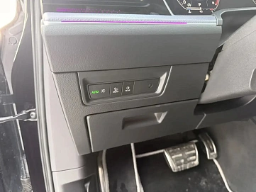 Volkswagen Touareg, 2018г, полный привод, автомат