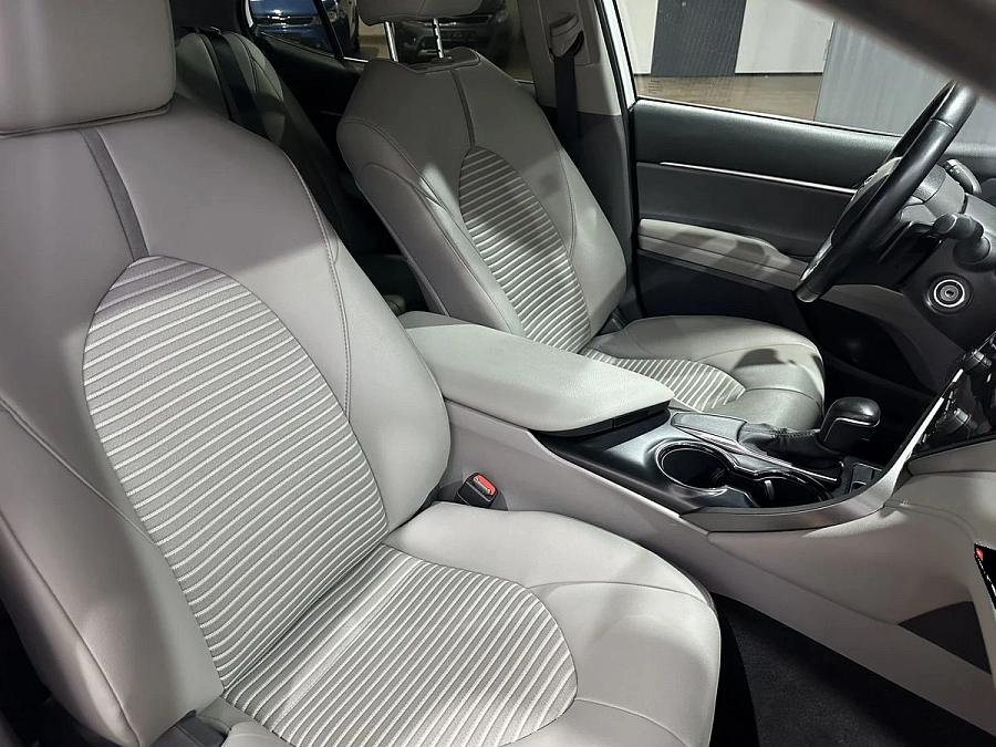 Toyota Camry, 2020г., передний привод, автомат