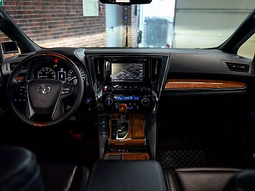 Toyota Alphard, 2016г, передний привод, автомат