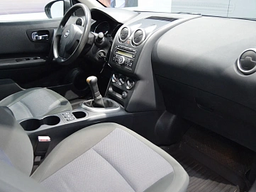 Nissan Qashqai, 2011г, передний привод, механика