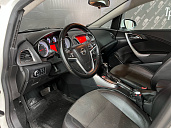Opel Astra, 2011г., передний привод, автомат