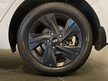 Hyundai Elantra, 2021г, передний привод, автомат