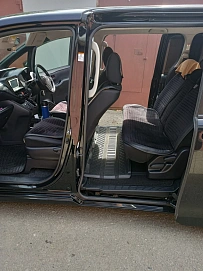 Toyota Voxy, 2014г, передний привод, вариатор