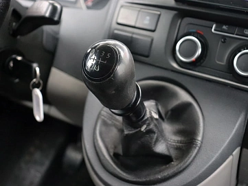 Volkswagen Caravelle, 2011г, передний привод, механика