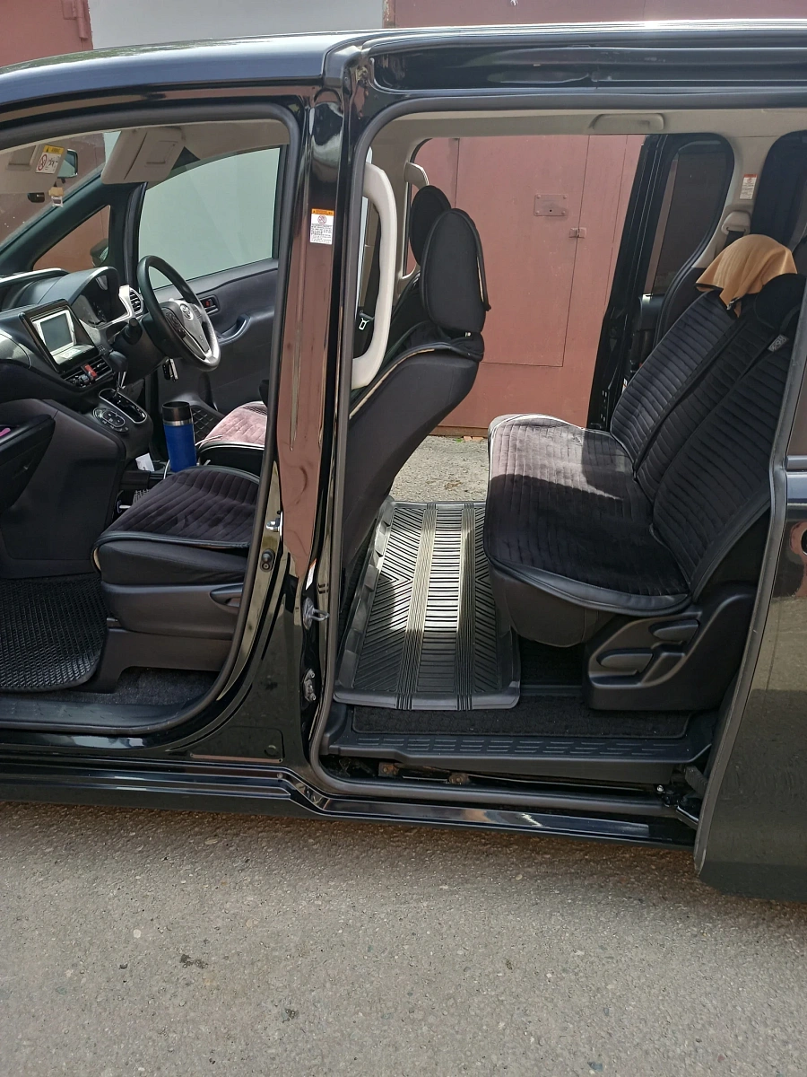 Toyota Voxy, 2014г., передний привод, вариатор