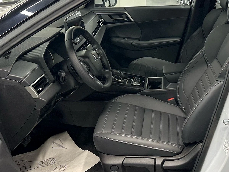 Mitsubishi Outlander, 2023г., передний привод, вариатор