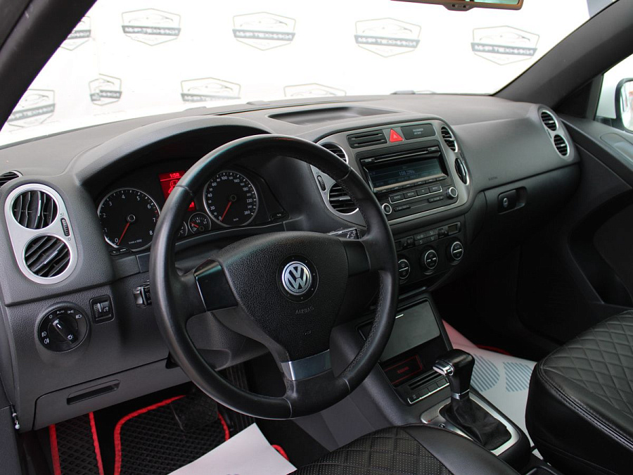 Volkswagen Tiguan, 2008г., полный привод, автомат