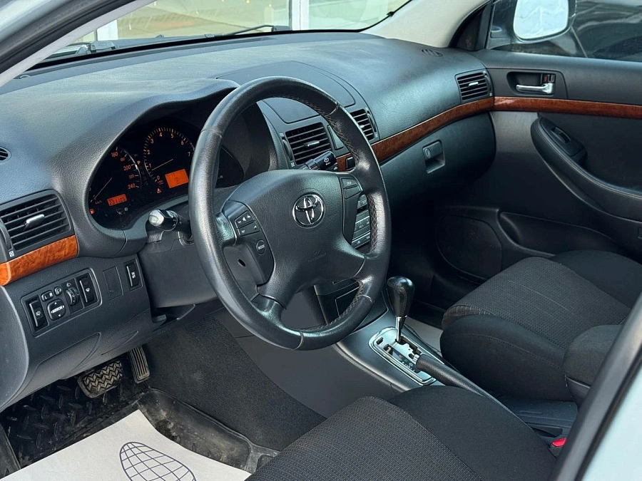 Toyota Avensis, 2008г., передний привод, автомат