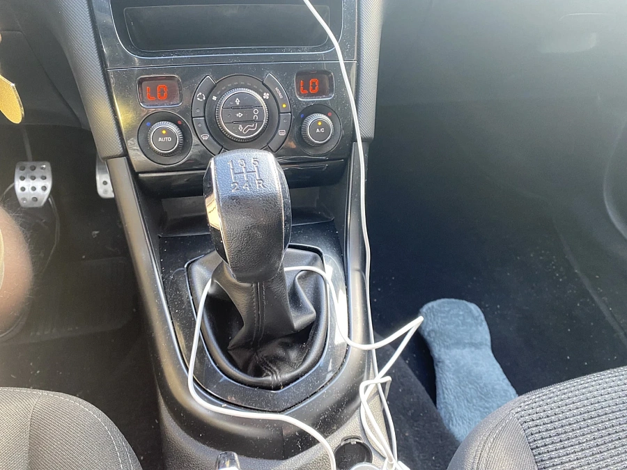 Peugeot 408, 2012г., передний привод, механика