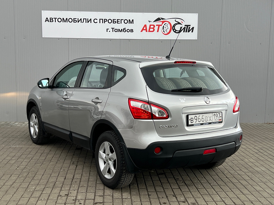Nissan Qashqai, 2010г., передний привод, вариатор