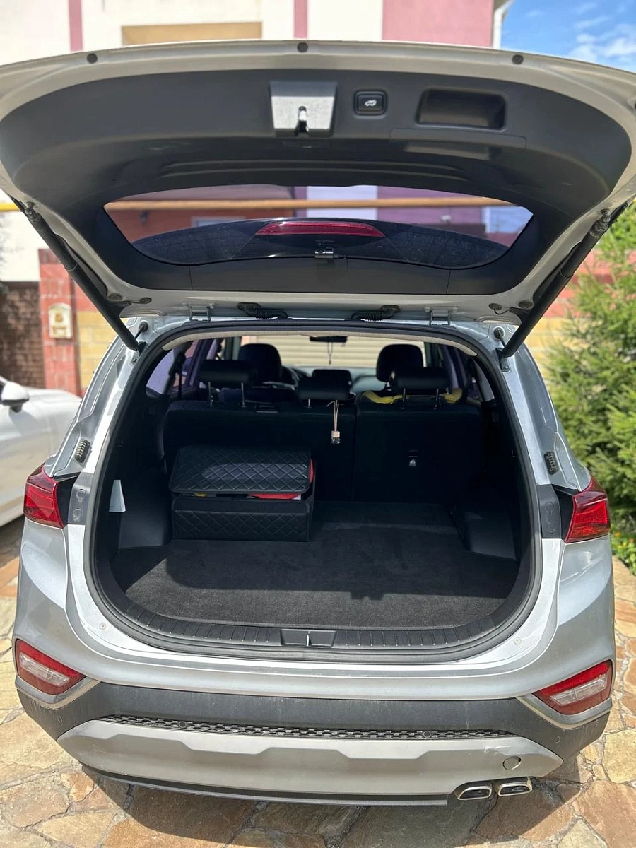 Hyundai Santa Fe, 2019г., полный привод, автомат