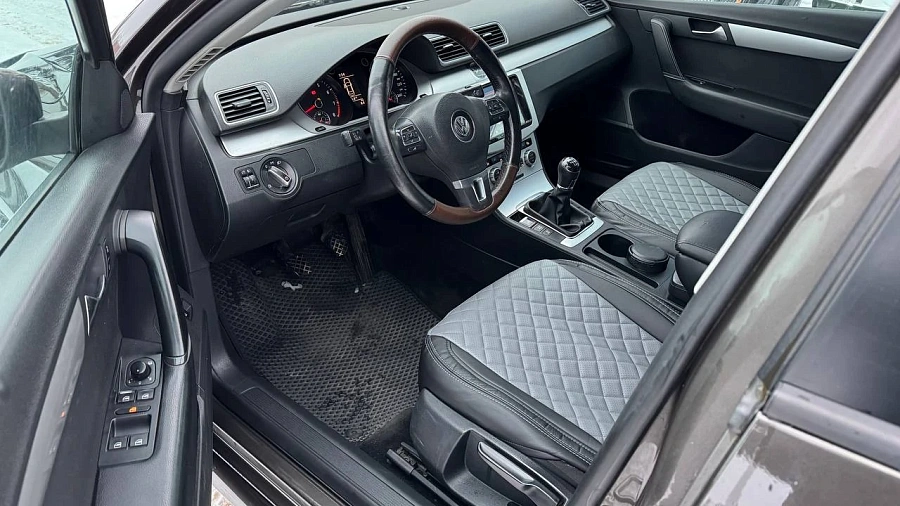 Volkswagen Passat, 2012г., передний привод, механика