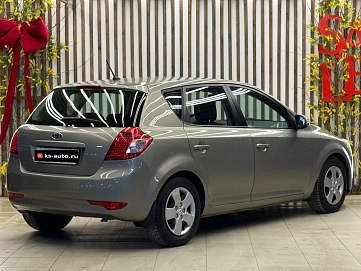 Kia Ceed, 2012г., передний привод, автомат