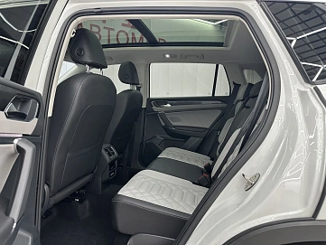 Volkswagen Tayron, 2022г, передний привод, робот