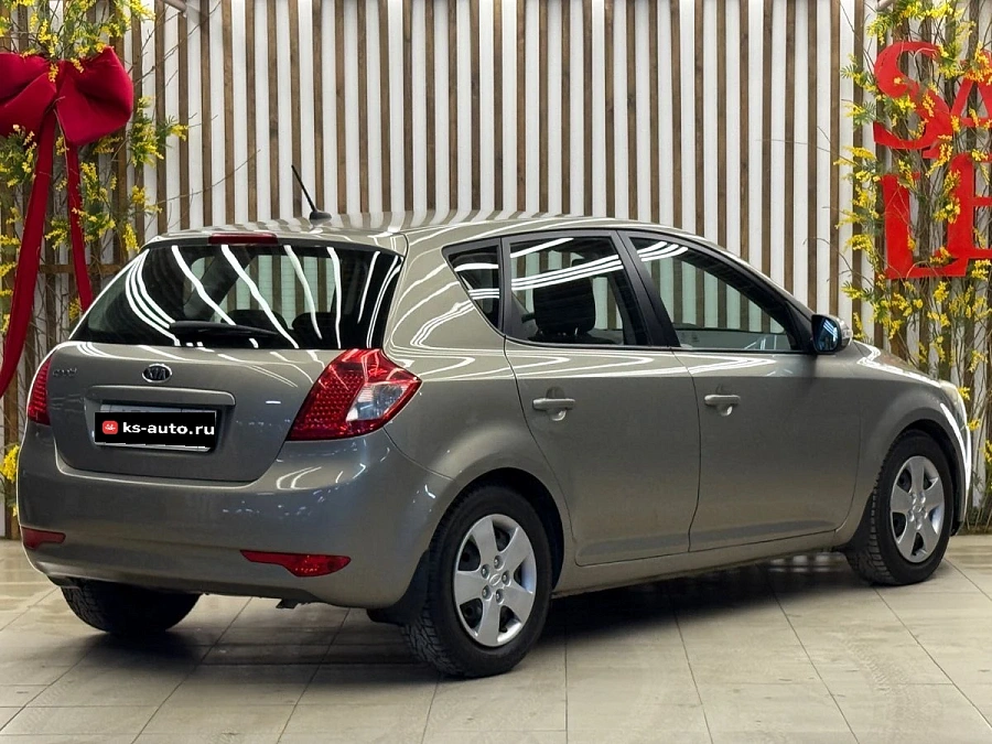 Kia Ceed, 2012г., передний привод, автомат