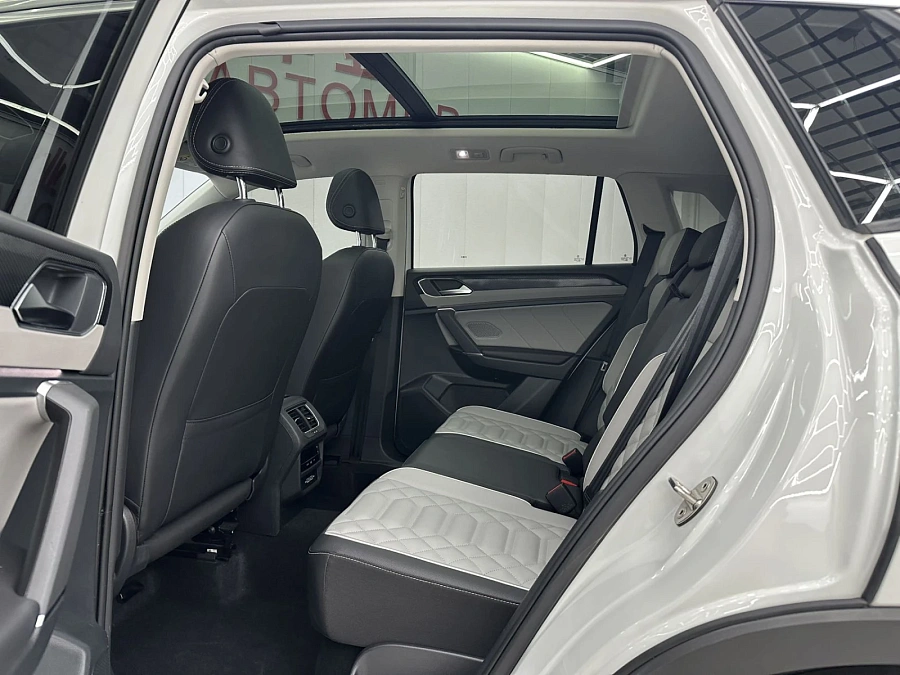 Volkswagen Tayron, 2022г., передний привод, робот