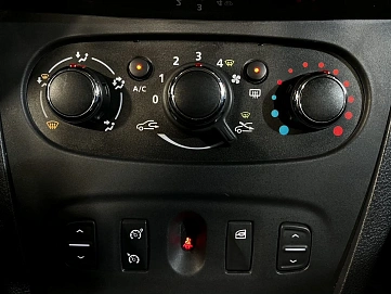 Renault Logan, 2019г, передний привод, автомат