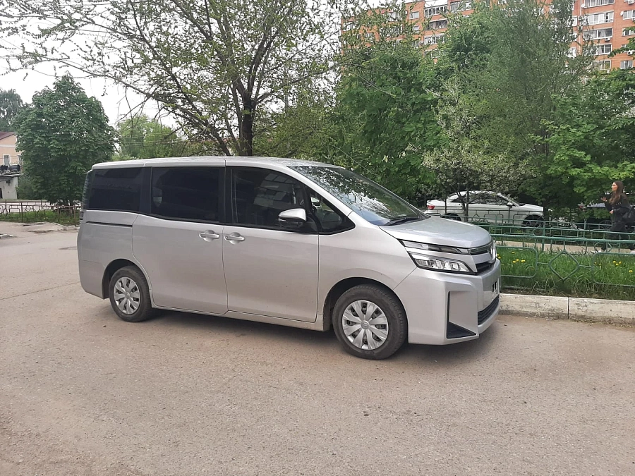 Toyota Voxy, 2019г., передний привод, вариатор