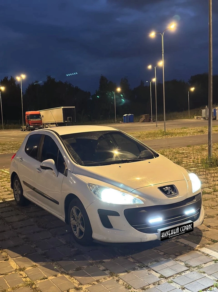 Peugeot 308, 2009г., передний привод, автомат