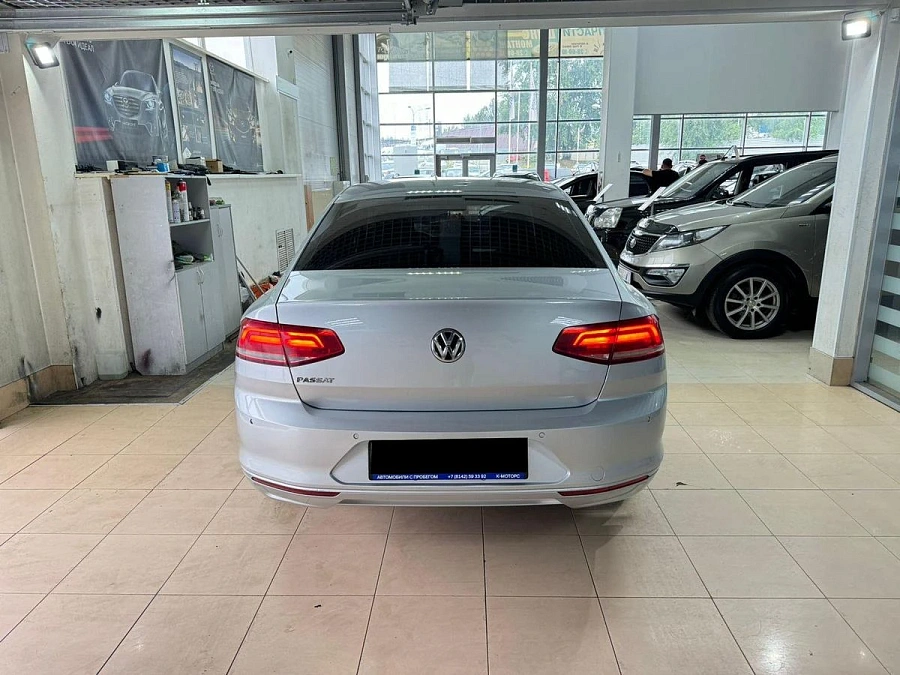 Volkswagen Passat, 2015г., передний привод, робот