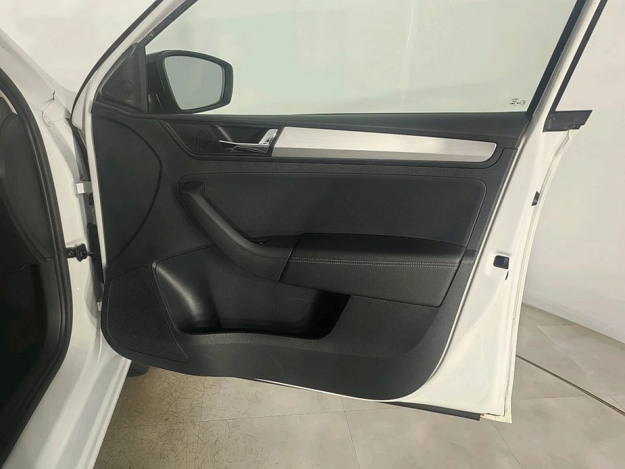 Skoda Rapid, 2021г., передний привод, робот