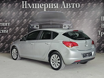 Opel Astra, 2010г, передний привод, механика