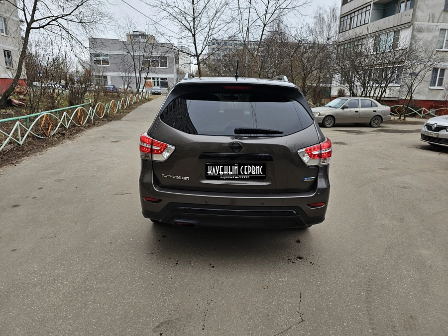 Nissan Pathfinder, 2015г., полный привод, вариатор