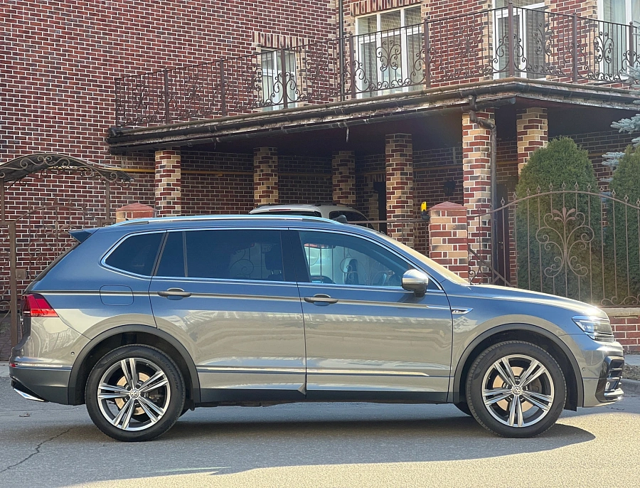 Volkswagen Tiguan, 2019г., полный привод, робот