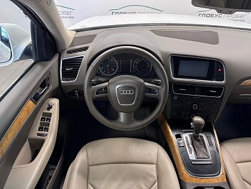 Audi Q5, 2010г, передний привод, автомат