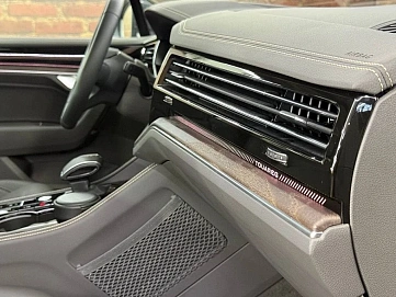 Volkswagen Touareg, 2025г, полный привод, автомат