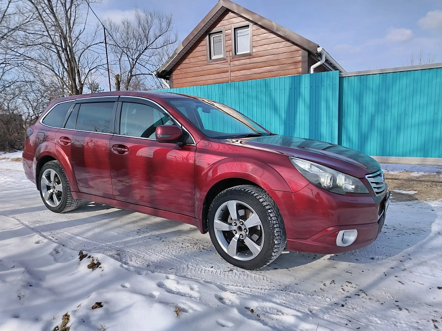Subaru Outback, 2010г., полный привод, вариатор