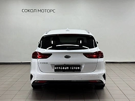 Kia Ceed, 2021г, передний привод, робот