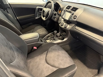 Toyota RAV4, 2012г, передний привод, автомат