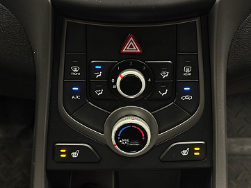 Hyundai Elantra, 2015г, передний привод, автомат