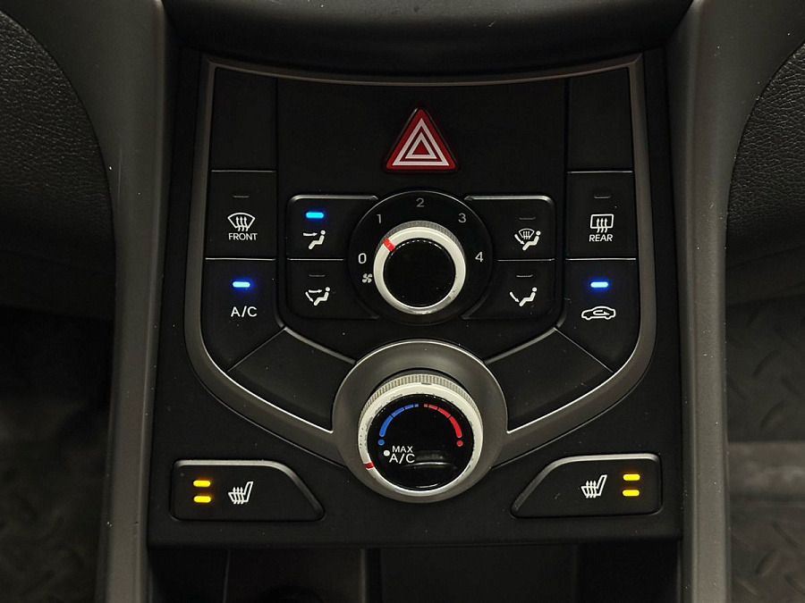 Hyundai Elantra, 2015г., передний привод, автомат