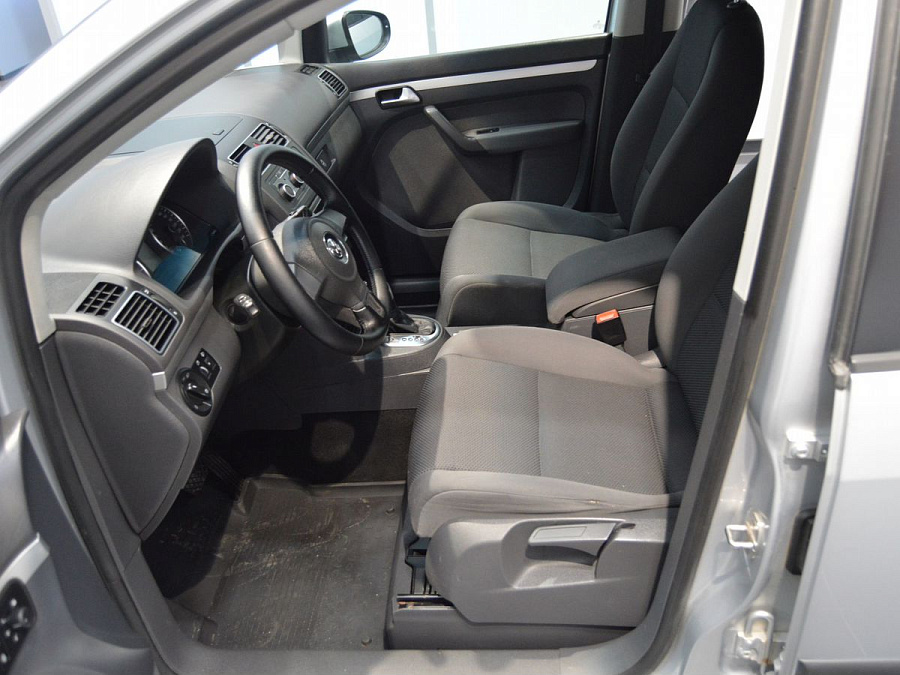 Volkswagen Touran, 2011г., передний привод, робот
