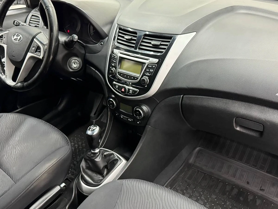 Hyundai Solaris, 2013г., передний привод, механика