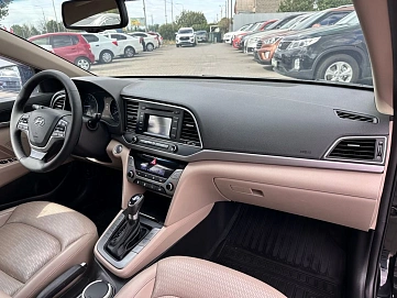 Hyundai Elantra, 2018г, передний привод, автомат