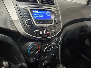 Hyundai Solaris, 2015г, передний привод, автомат