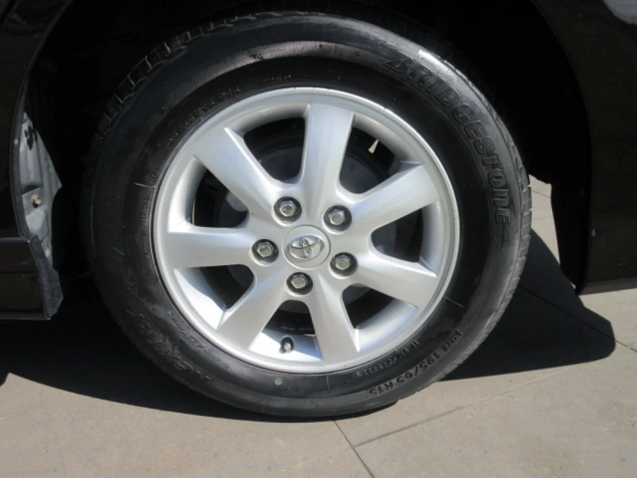 Toyota ISis, 2012г., передний привод, вариатор