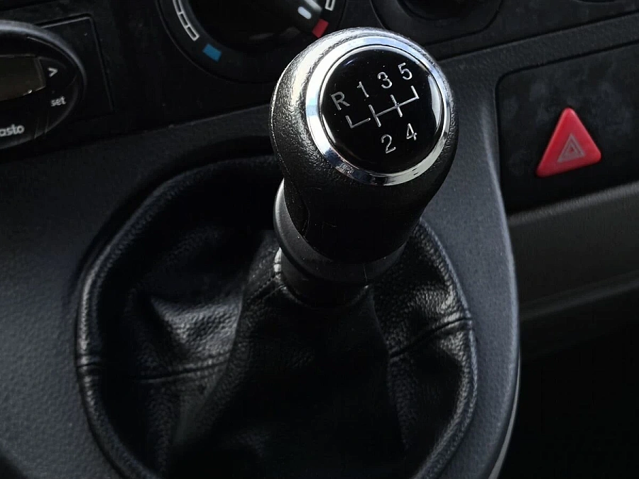 Volkswagen Transporter, 2003г., передний привод, механика