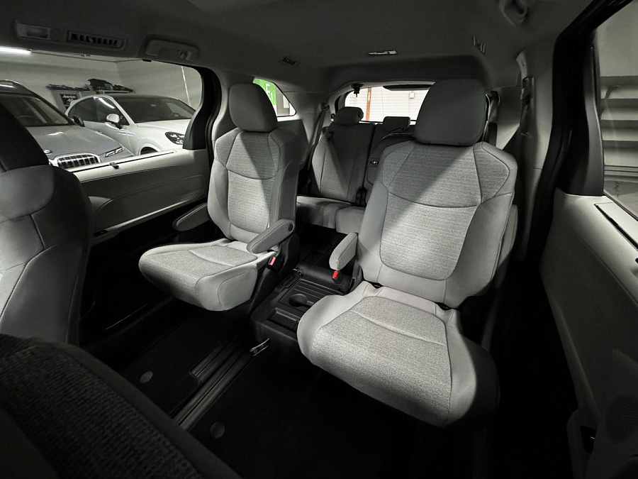 Toyota Sienna, 2021г., передний привод, автомат
