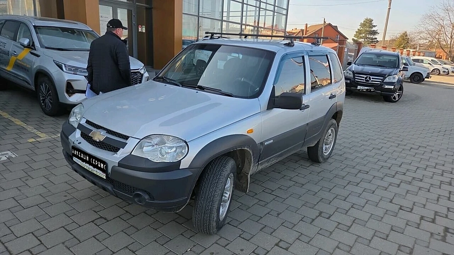 Chevrolet Niva, 2010г., передний привод, механика