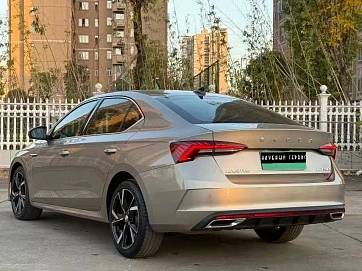 Skoda Octavia, 2021г, передний привод, робот