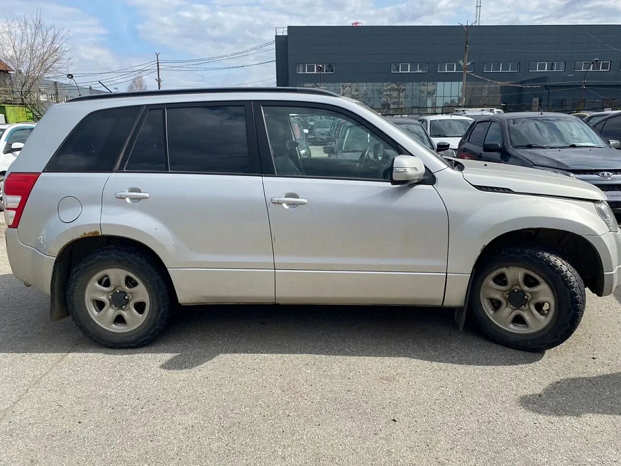 Suzuki Grand Vitara, 2010г., передний привод, механика