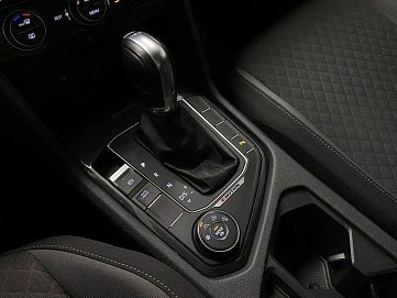Volkswagen Tiguan, 2018г, передний привод, автомат