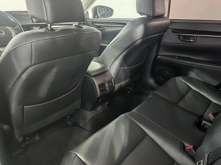 Lexus ES, 2015г., передний привод, автомат
